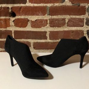 Levity Sabrina black suede heel